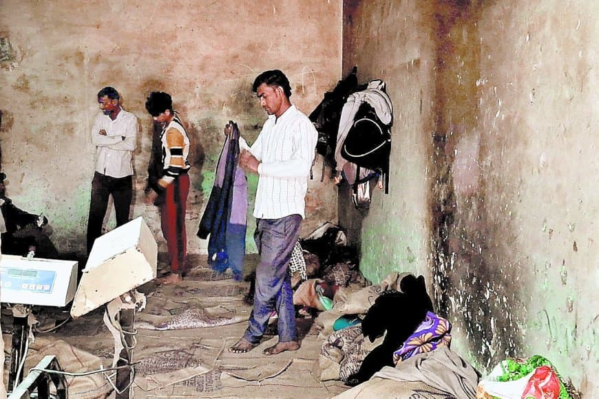 धान खरीदी में सतना की बड़ी तस्वीर: स्थानीय मजदूर नाराज़, बिहार से बुलाए गए श्रमिक- 1 रुपये प्रतिक्विंटल की मजदूरी और कानून के सवालों ने खड़ा किया विवाद