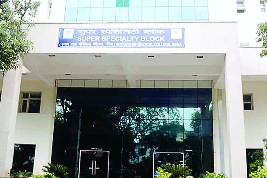 13 करोड़ में लगी एमआरआई मशीन, एक महीने में दूसरी बार हुई बंद, मरीज प्राइवेट सेंटर जांच कराने पहुंचे