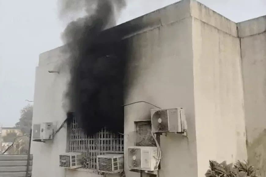 मध्यप्रदेश...रीवा संजय गांधी अस्पताल में लगी आग, जिंदा जला बच्चा