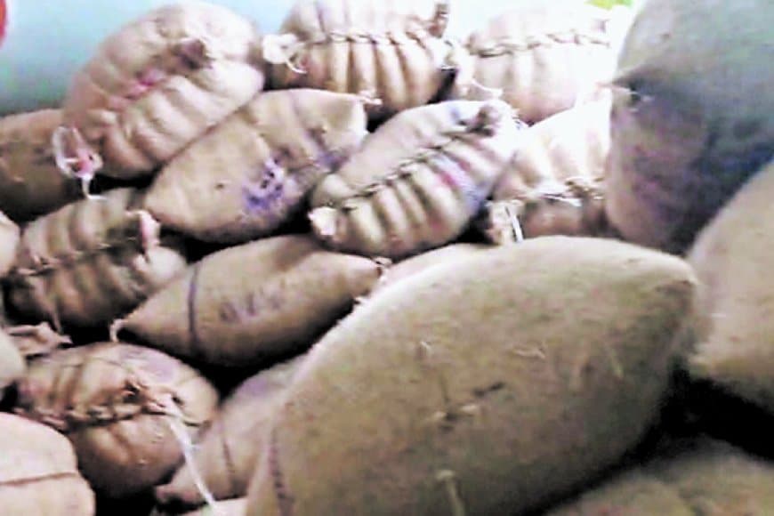 रेड:  दुकान के बाद घर की तलाशी में मिला धान का अवैध भंडारण