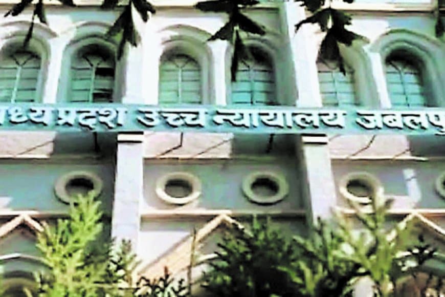 वर्दी और पद के दुरुपयोग का मामला: हाईकोर्ट ने सगरा थाना प्रभारी से जुड़े प्रकरण में विभाग से मांगा स्पष्टीकरण, सीसीटीवी रिकॉर्डिंग तलब