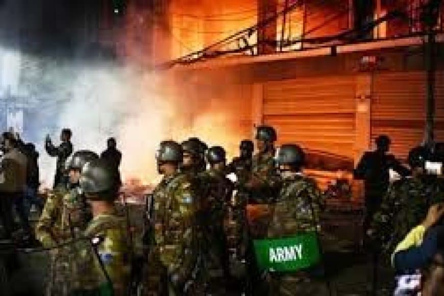 बांग्लादेश में हाहाकार: पूर्व मंत्री का घर जलाया; यूनुस सरकार पर भारत को उकसाने का आरोप