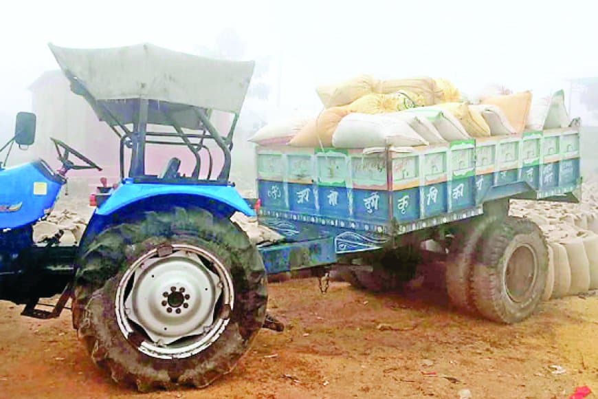 रीवा में समर्थन मूल्य पर धान खरीदी बेपटरी, तीन दिन से रतजगा कर रहे किसान, बिगड़े तौल कांटे, बारदाने की कमी और अमानक खरीदी से बढ़ा आक्रोश