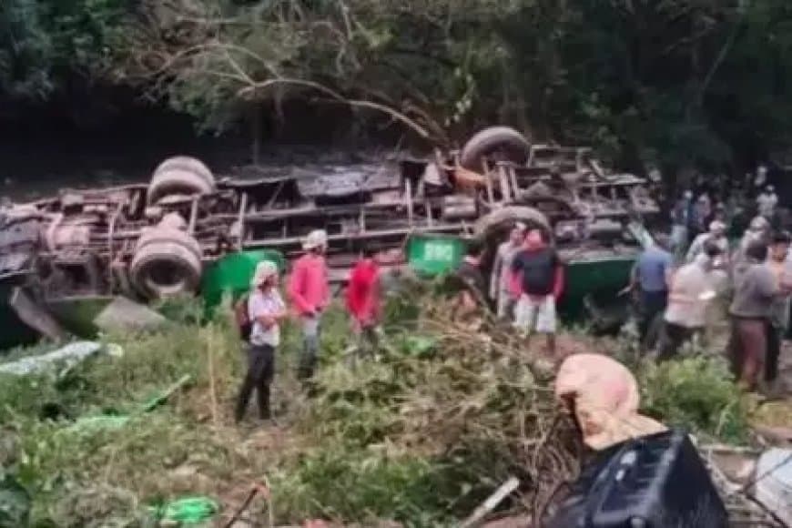 रफ्तार का कहर... मेक्सिको सड़क हादसे में 10 लोगों की मौत