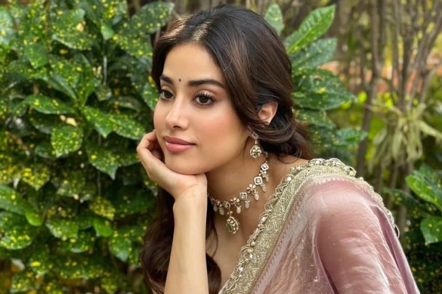  अभिनेत्री जाह्नवी  ने कहा- बांग्लादेश में जो हो रहा, वह बर्बरता ...नरसंहार 