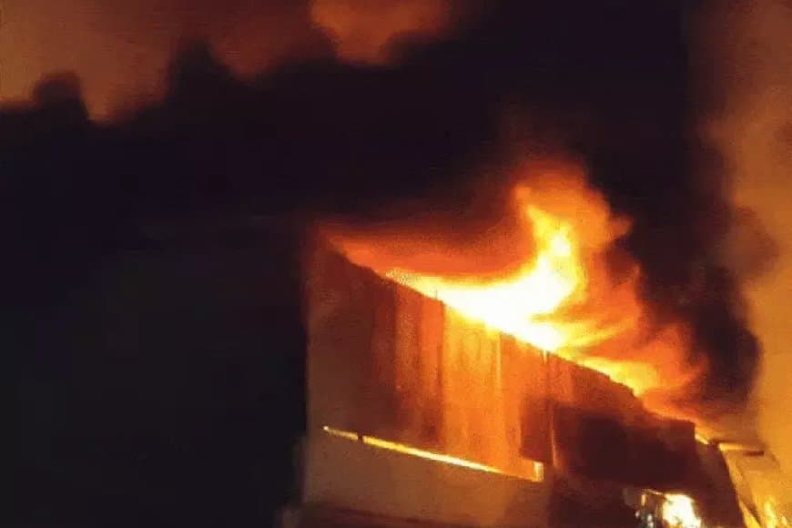 भोपाल... आधी रात फिर टिंबर-शोरूम और गोदाम में लगी भीषण आग 