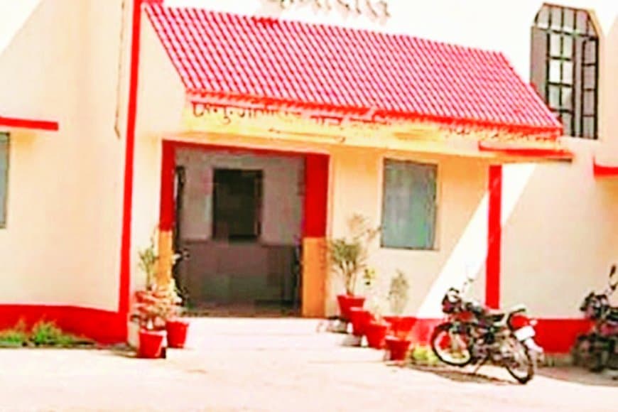 सीधी के आदिवासी छात्रावास बदहाली के शिकार, सुविधाओं के नाम पर खानापूर्ति: फर्जी उपस्थिति और बंदरबांट के आरोपों ने खोली ट्रायबल विभाग की पोल