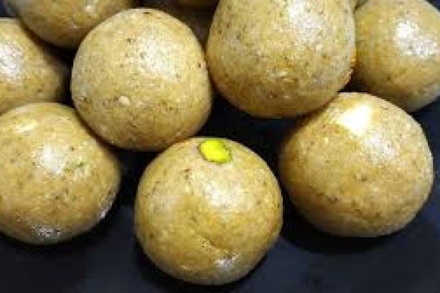 सर्दियों में सेहत और स्वाद का खजाना: सफेद तिल के लड्डू बनाने की आसान विधि