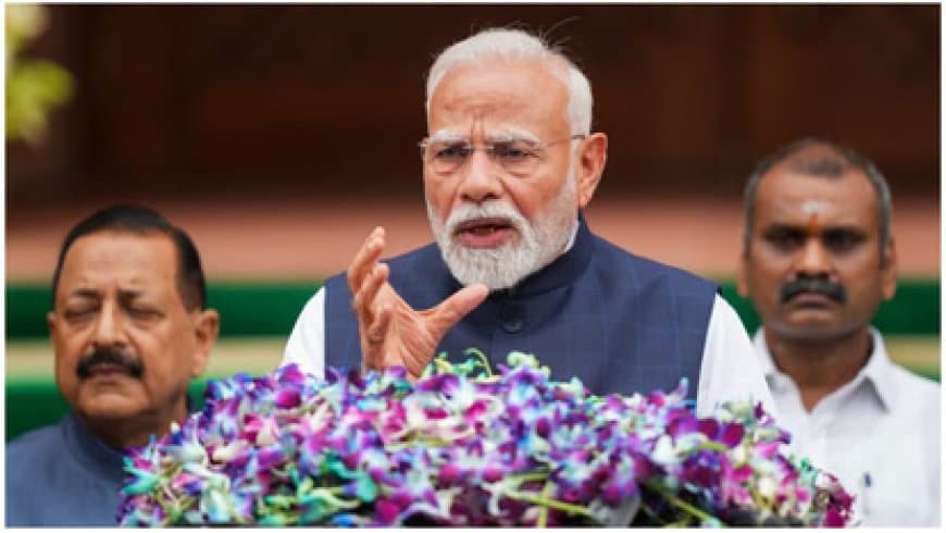 प्रधानमंत्री नरेंद्र मोदी संसद के शीतकालीन सत्र के लिए संसद भवन पहुंचे।