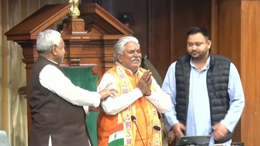 इस ऐतिहासिक पल में तेजस्वी बराबरी से शामिल रहें।