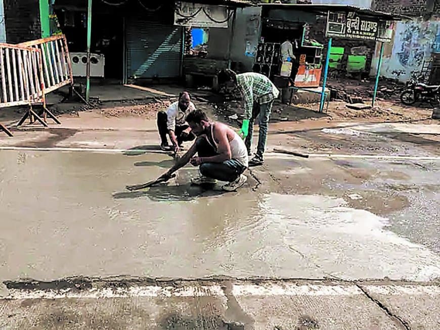 खिलचीपुर में 49 करोड़ की सड़क 2 साल में खराब