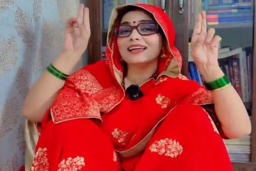 भोजपुरी लोक गायिका नेहा सिंह राठौर की अग्रिम जमानत याचिका को खारिज कर दिया है।