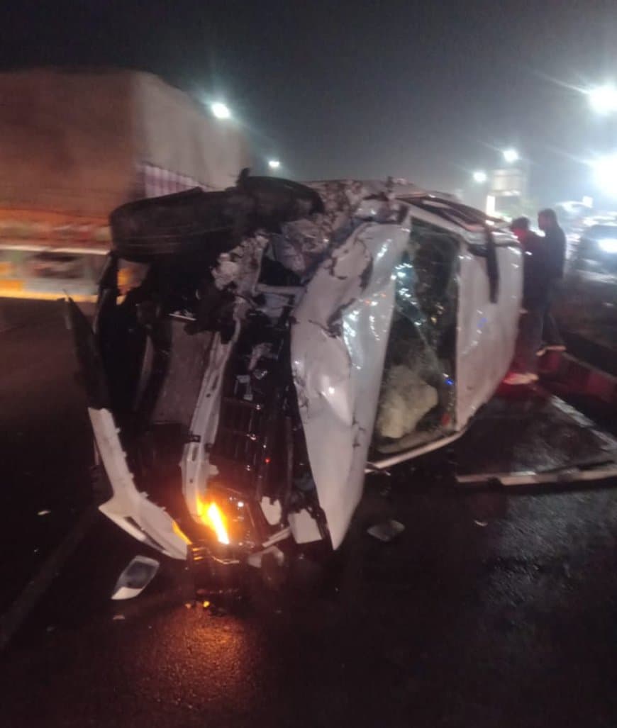 उत्तरप्रदेश...तीन गाड़ियों में भिड़ंत, दो लोगों की मौत