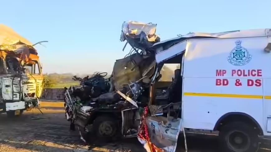मध्य प्रदेश के सागर में बांदरी मालथौन के पास एक भीषण सड़क हादसा हो गया।