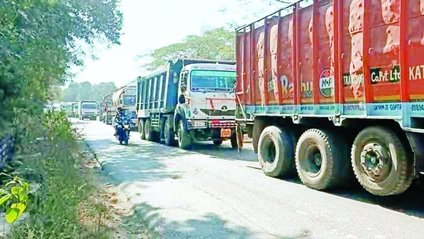 इलाज की राह में जाम बना मौत का कारण: मैहर में एंबुलेंस फंसी, समय पर उपचार न मिलने से गर्भ में ही नवजात की मौत