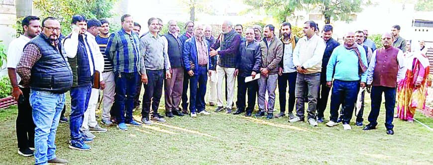 संजय गांधी अस्पताल में आउटसोर्स कर्मचारियों का आक्रोश: हाइट्स और एजाइल कंपनी पर शोषण के आरोप, कलेक्टर से की न्याय की मांग