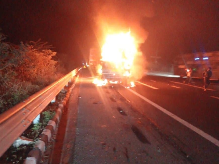 राजस्थान...एक्सप्रेसवे पर तीन जिंदा जले...मृतकों में मध्यप्रदेश के दो लोग 