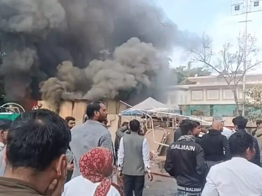 सायाजी होटल के स्टोर रूम में आज आग लग गई।