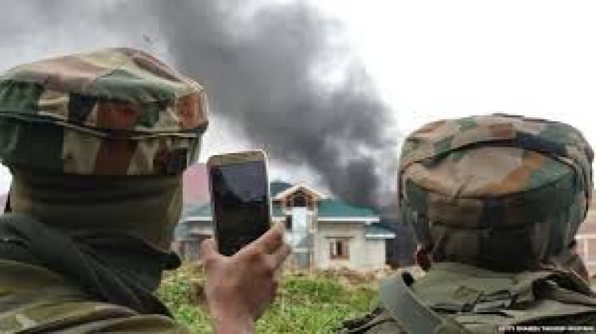 भारतीय सेना में सोशल मीडिया पर बैन हटा: अब जवान चला सकेंगे Instagram और WhatsApp, जानें नई गाइडलाइंस भारतीय सेना में सोशल मीडिया पर बैन हटा: अब जवान चला सकेंगे Instagram और WhatsApp, जानें नई गाइडलाइंस