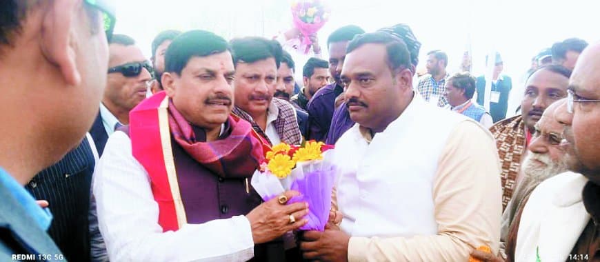 सीएम का सतना दौरा: विकास कार्यों का लोकार्पण, जगह-जगह भव्य स्वागत तो कहीं शिकायतों के आवेदन, जनसंवाद में दिखी सत्ता और समाज की तस्वीर