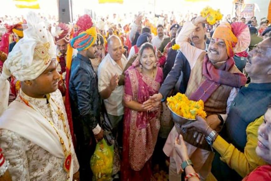 इंदौर में सामूहिक विवाह सम्मेलन में शामिल हुए मुख्यमंत्री डॉ मोहन यादव।