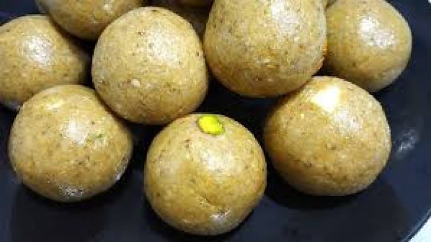 सर्दियों में सेहत और स्वाद का खजाना: सफेद तिल के लड्डू बनाने की आसान विधि