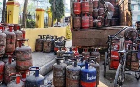 नए साल का पहला झटका... कॉमर्शियल सिलेंडर 111 रुपए महंगा