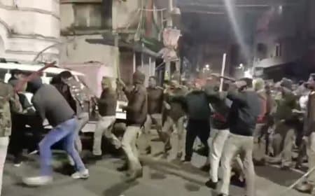 मध्यप्रदेश... जबलपुर में दो पक्षों में बवाल... पुलिस ने भांजी लाठी