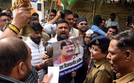 इंदौर में जल त्रासदी: अब सियासी शोर...  कांग्रेस ने प्रदेशभर में बजाया 'सरकार की नींद उड़ाने' वाला घंटा