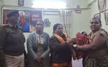 इंदौर के भेरूघाट मंदिर के पास झोले में मिली नवजात बच्ची: मानवता को शर्मसार करने वाली घटना, पुलिस जांच शुरू