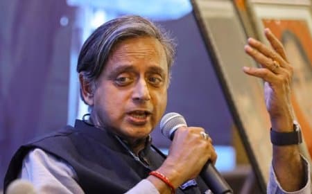 थरूर ने कहा- जवाहर लाल नेहरू की गलतियों को स्वीकार करना जरूरी