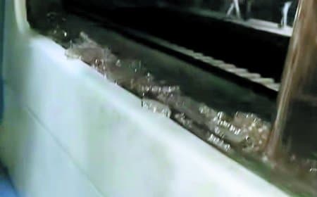 इंटरसिटी एक्सप्रेस पर पथराव, एसी कोच का शीशा टूटा, यात्रियों में दहशत फैली