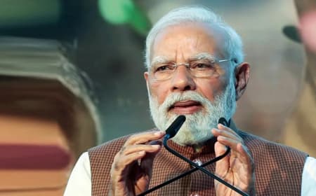 पीएम मोदी का बंगाल दौरा: घुसपैठियों के मुद्दे पर TMC को घेरा