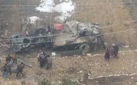 जम्मू-कश्मीर: सेना का वाहन खाई में गिरा... चार जवान शहीद