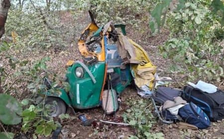 आगरा: ट्रक ने दो आटो को मारी टक्कर... पांच लोगों की मौत... तीन घायल  