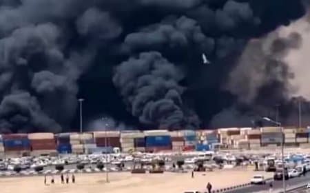 ईरान के बंदर अब्बास बंदरगाह में विस्फोट: क्या यह तेल आपूर्ति रोकने की साजिश है?