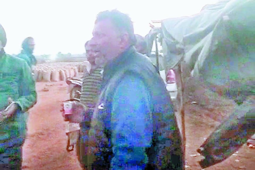 वा का कलेक्टर-वलेक्टर आय… बनत रहत हंय पंचनामा-वामा! धान उपार्जन केंद्र में निरीक्षण के बाद भड़के सहायक समिति प्रबंधक का अपशब्दों से भरा वीडियो वायरल, तौल-नमी में गड़बड़ी उजागर