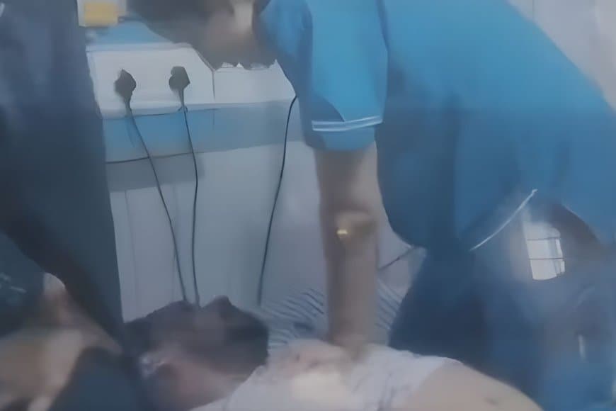 भोपाल अक्षय हार्ट अस्पताल में हंगामा: युवक की मौत के बाद परिजनों का तोड़फोड़, नर्स का CPR वीडियो वायरल