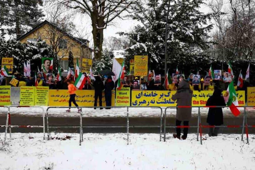 ईरान में हिंसा से बिगड़े हालात... 35 की मौत... 27 राज्य प्रभावित