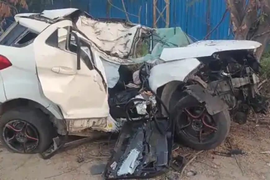 तेलंगाना... सड़क हादसे में चार छात्रों की मौत... कार हो गई चकनाचूर