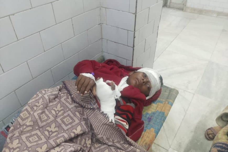 रीवा सड़क हादसा: मैजिक और बाइक की जोरदार भिड़ंत, पिता और 5 वर्षीय मासूम बेटी की मौत, तीन घायल