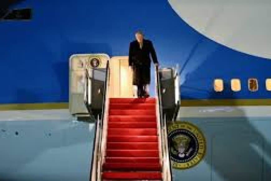 डोनाल्ड ट्रंप के एयर फोर्स वन में तकनीकी खराबी, दावोस यात्रा के बीच विमान की इमरजेंसी लैंडिंग