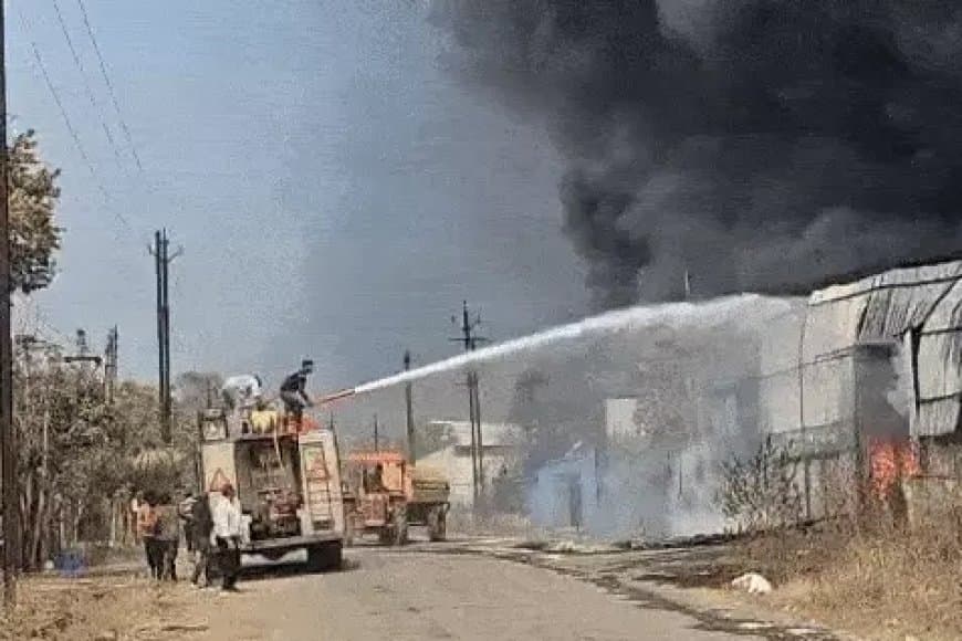 छिंदवाड़ा... पाइप फैक्ट्री में भीषण आग... एक करोड़ का सामान खाक