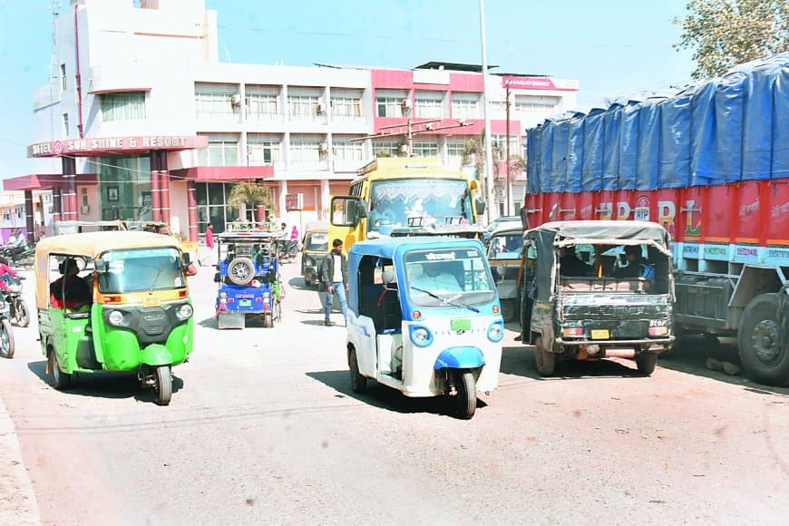 अव्यवस्थाओं के बीच नए बस स्टैंड से बस संचालन, नाराज बस ऑपरेटर और परेशान यात्री