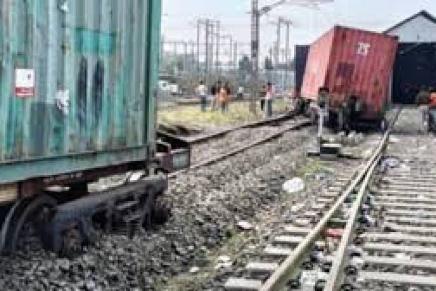 मक्सी रेल हादसा: पटरी टूटने से बेपटरी हुई मालगाड़ी, दो हिस्सों में बंटा ट्रैक; जांच शुरू