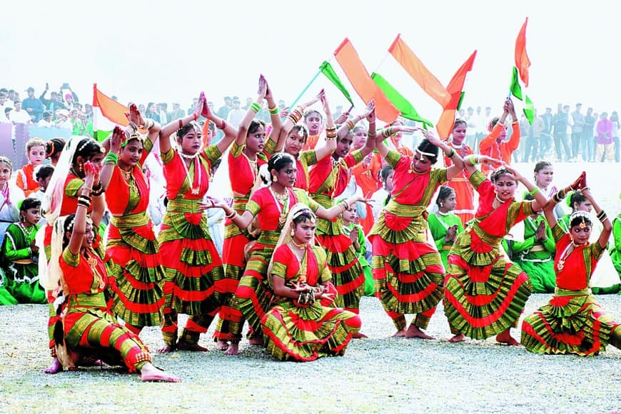 रीवा में प्रभारी मंत्री ने किया ध्वजारोहण भव्य परेड सांस्कृतिक आयोजन