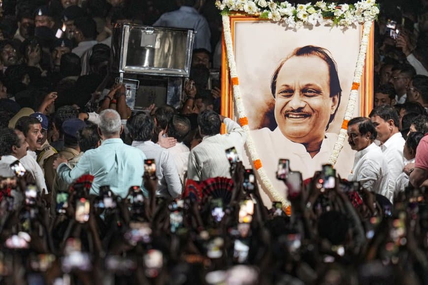 अजित पवार को समर्थक दे रहे श्रद्धांजलि... थोड़ी देर में होगा अंतिम संस्कार