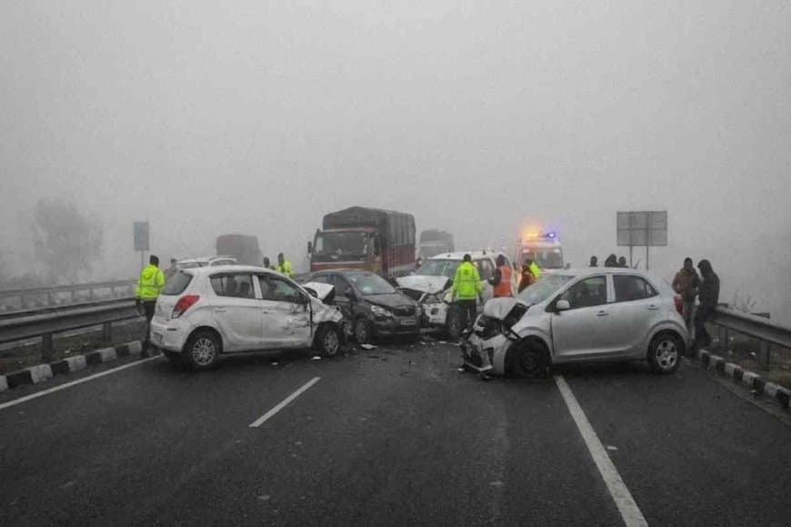 राजस्थान: छह वाहनों की टक्कर... तीन की मौत.. जाम में फंसे लाखों लोग