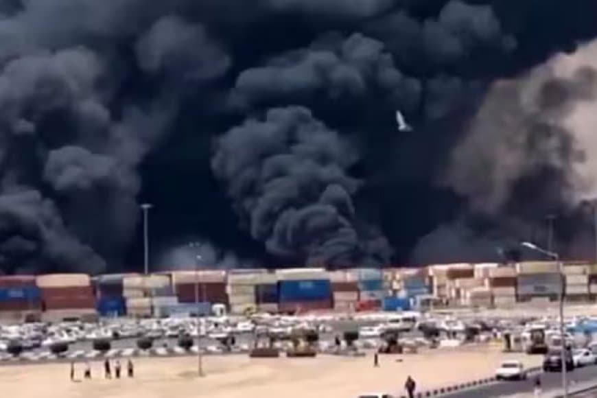 ईरान के बंदर अब्बास बंदरगाह में विस्फोट: क्या यह तेल आपूर्ति रोकने की साजिश है?