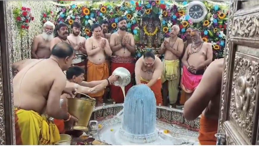नए साल का उत्साह-मंदिरों में उमड़ा आस्था का सैलाब